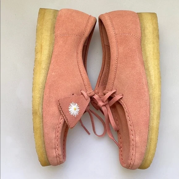 WALLABEE CLARKS ORIGINALS BLUSH PINK SUEDE SHOES - Picture 4 of 12